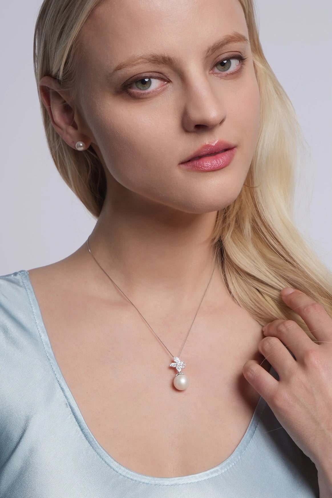 Aurora Pearl Pendant Necklace