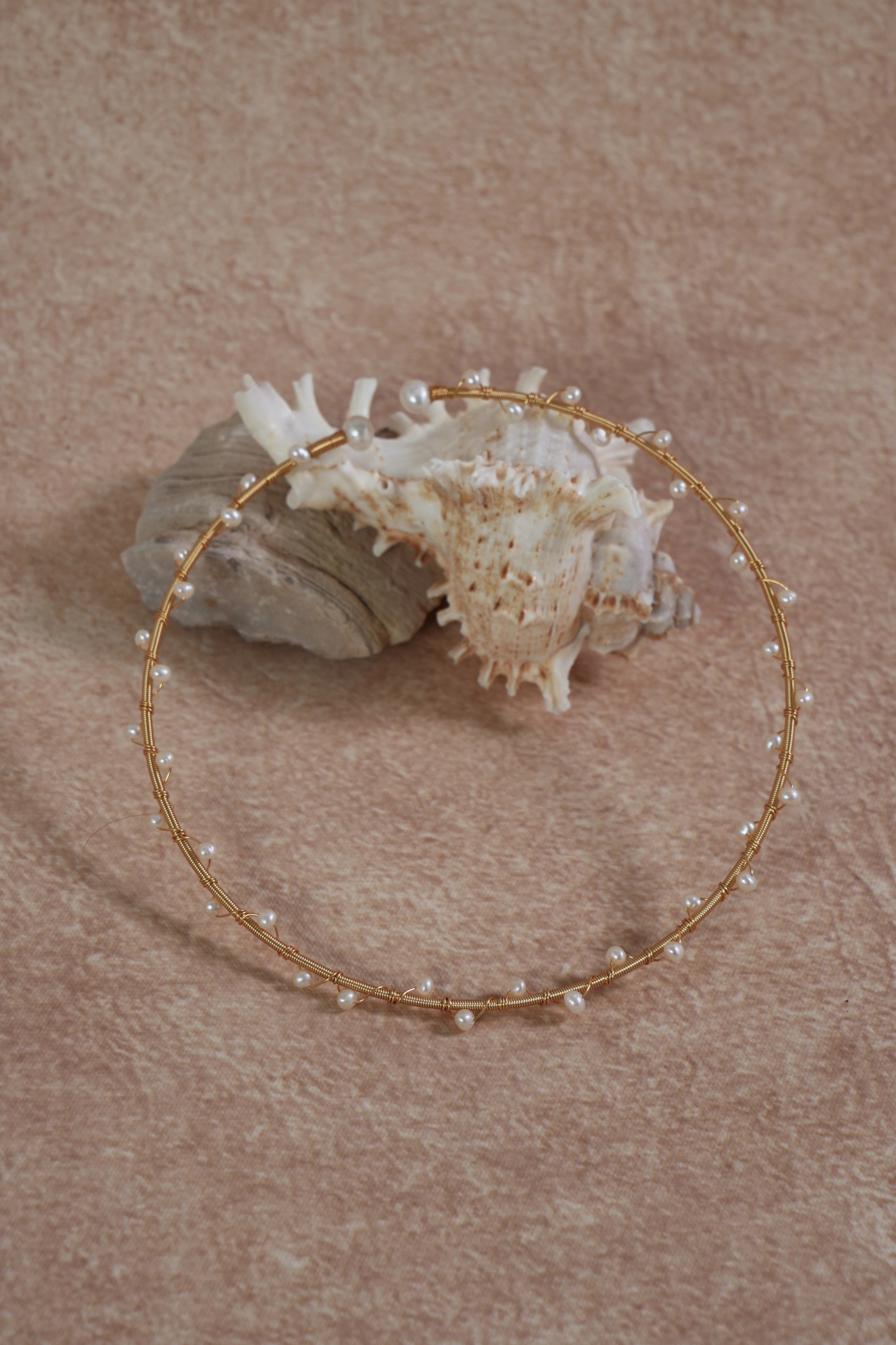 Iris Gold Pearl Wire Choker