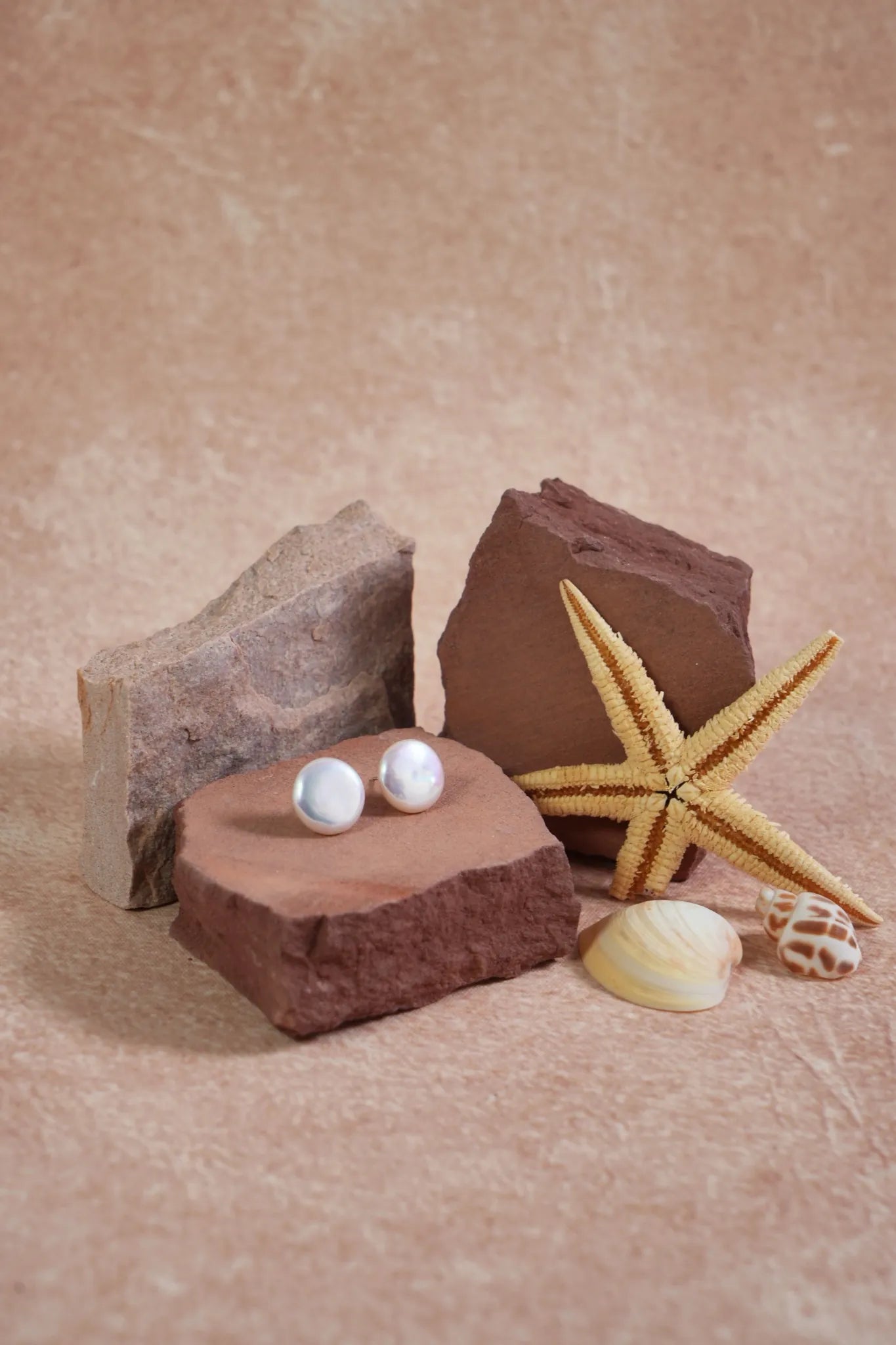 Luna Flat Pearl Earrings