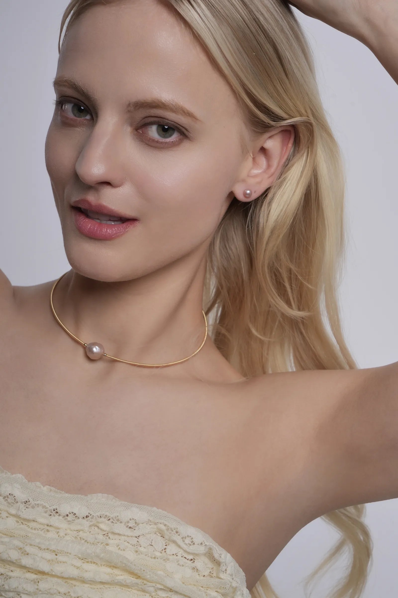 Miora Classic Pearl Choker