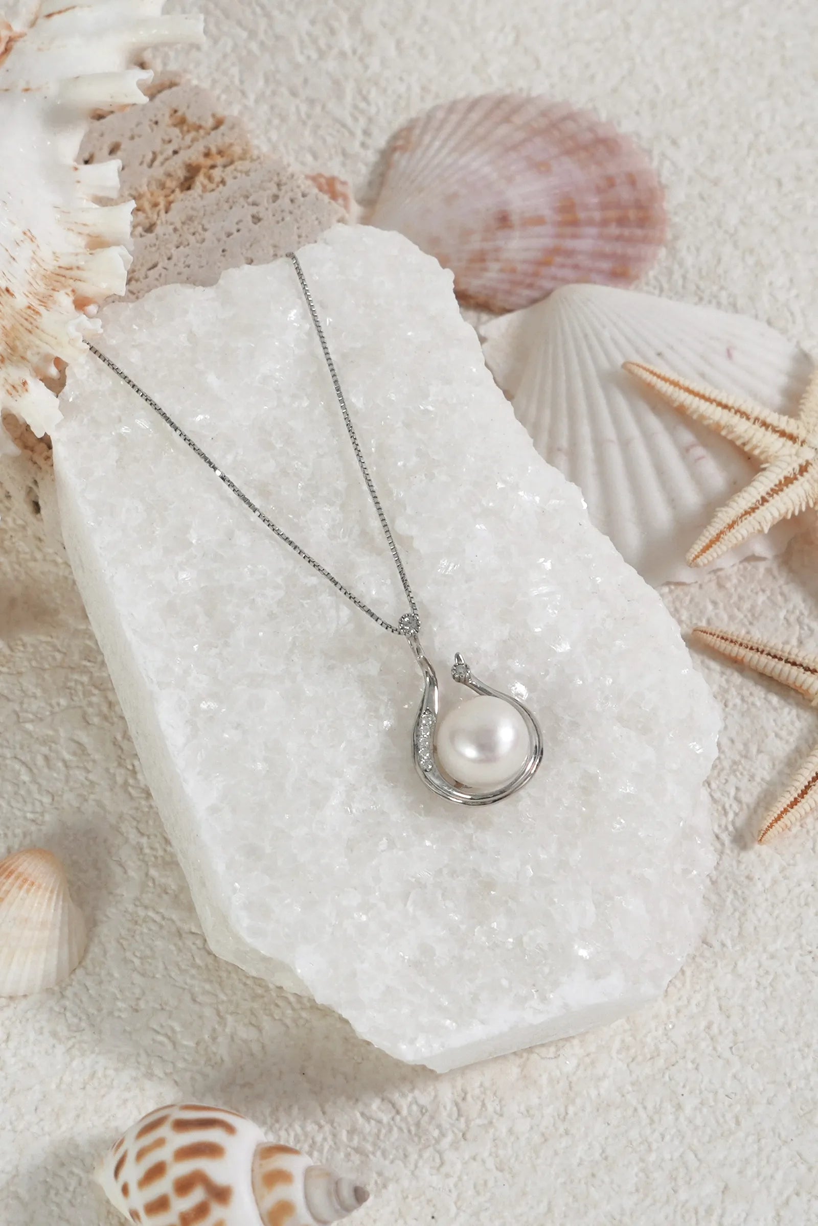 Moonlight Pearl Pendant Necklace
