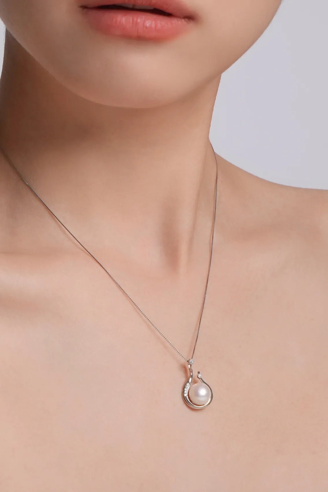 Moonlight Pearl Pendant Necklace